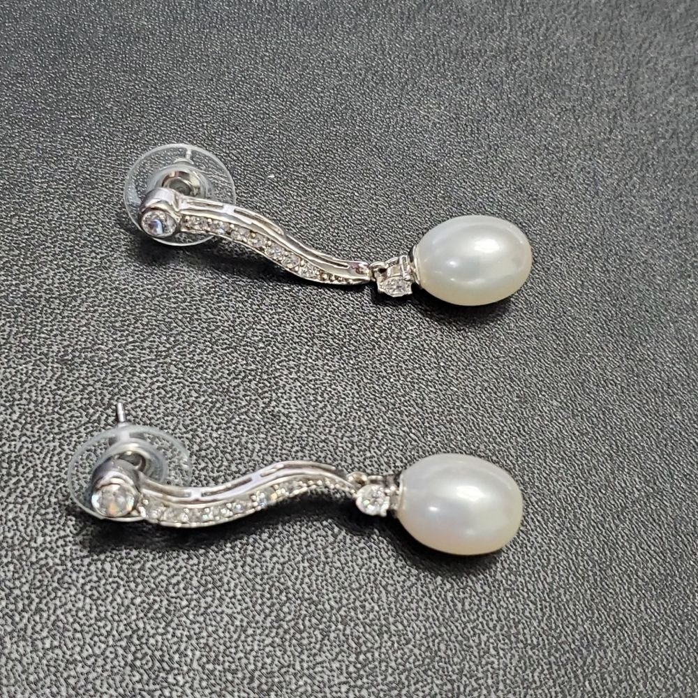 *Sale* Sterling silver cultured pearl earrings - Picture 4 of 8